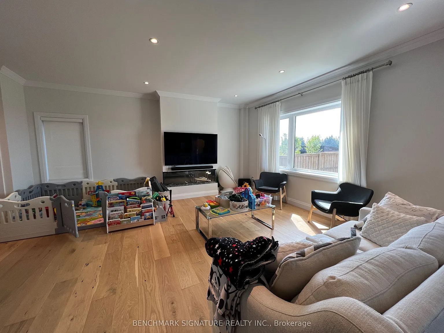 5 bed, $3,799 — Photo 2