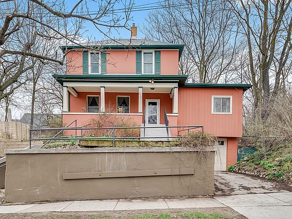 3rd image of 817 Edward St