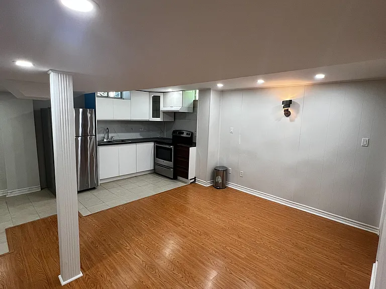 85 Watkins Glen Cres #LOWER — Photo 12