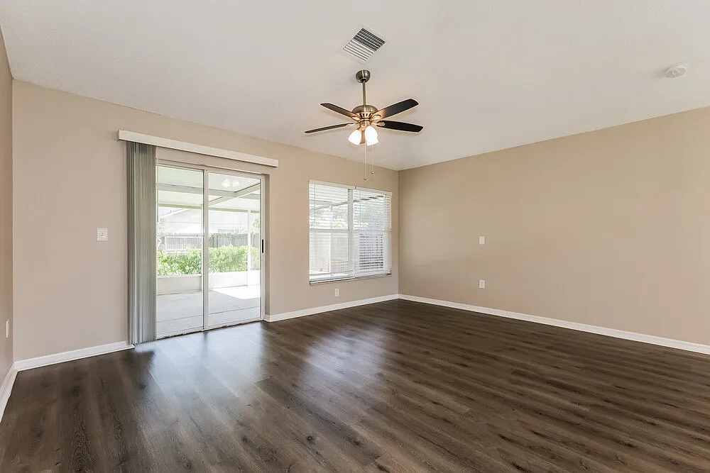 3 bed, 2.0 bath, 1221 sqft, $2,180 — Photo 4