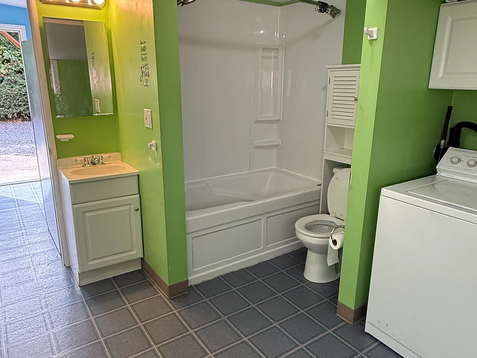 1 bed, 750 sqft, $1,300 — Photo 4