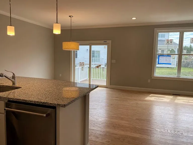 299 Lexington St #31 — Photo 5