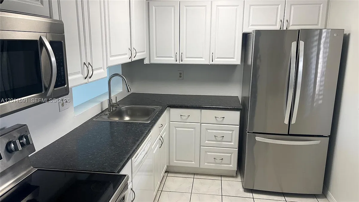 Building Photo - 8540 SW 133rd Avenue Rd #316