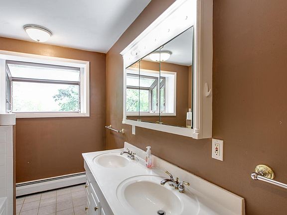 4th image of 10373 Lombardi Dr