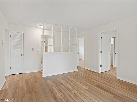 2nd image of 6855 N Northwest Hwy APT 1D