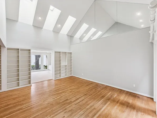 10 S Briar Hollow Ln Unit 50, Houston, TX 77027