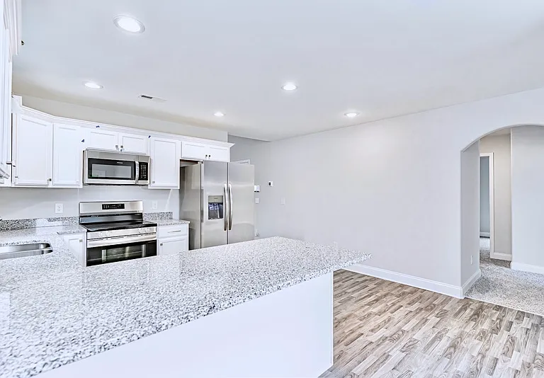 819 Marple Pl — Photo 3