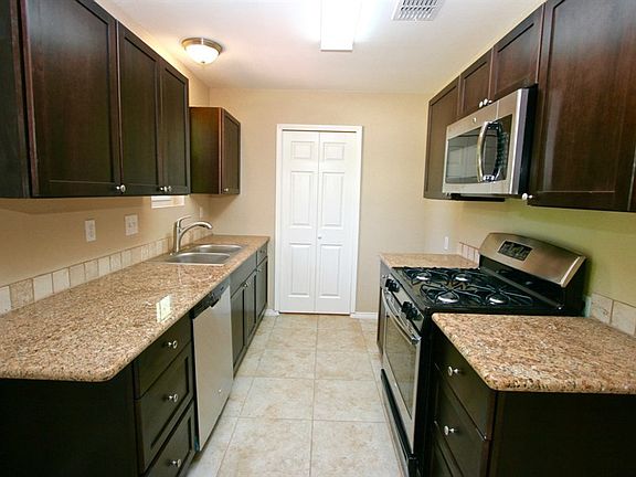 3rd image of 3010 Christian Dr