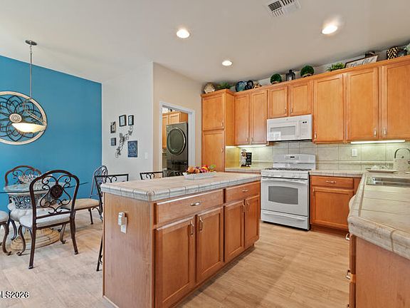 4th image of 455 Dartmoor Ct