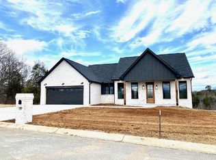 122 Hilltop View Dr, Dandridge, TN 37725