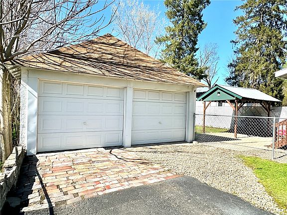 29th image of 369 E Warren St