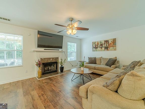 2nd image of 207 Belmont Dr