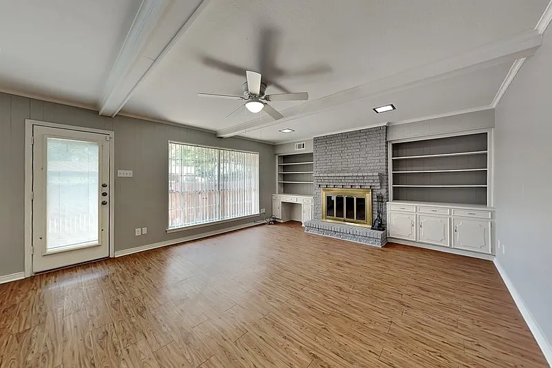 3 bed, 2.5 bath, 2050 sqft, $2,695 — Photo 2