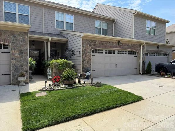 1108 Stuarts Landing Dr, Cramerton, NC 28032