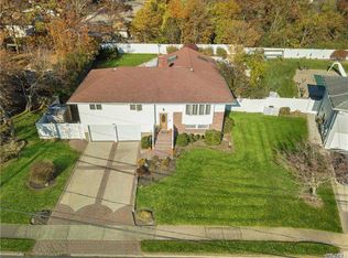123 Headline Rd, Deer Park, NY 11729
