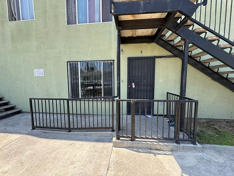 9004 S San Pedro St #A — Photo 10