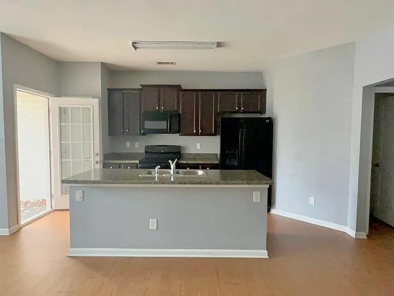 4032 Queensbridge Rd — Photo 5