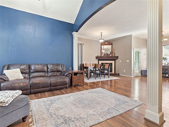 3rd image of 609 S Kisner Cir