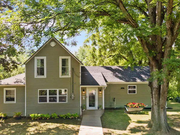 725 Walnut St, Columbus Junction, IA 52738