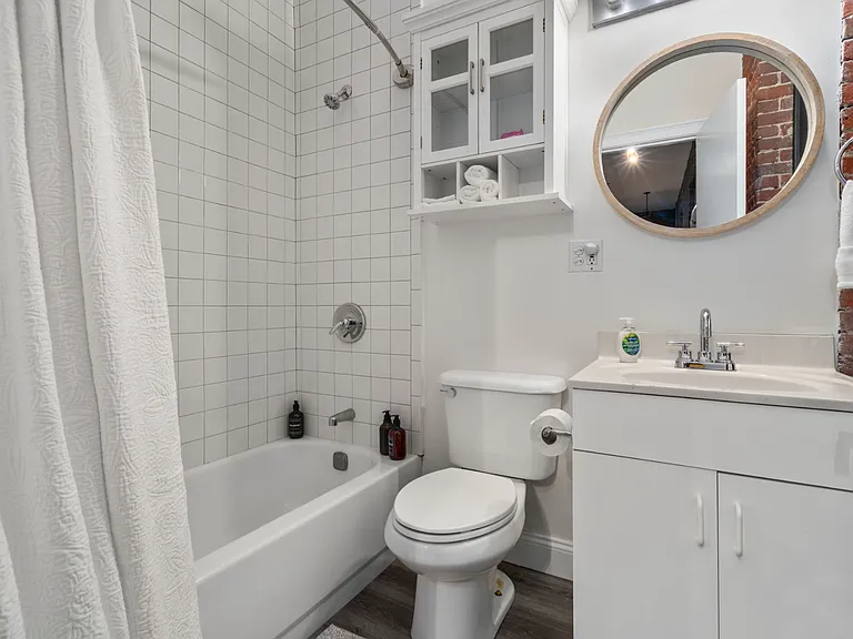 19 Stanhope St #1A — Photo 15