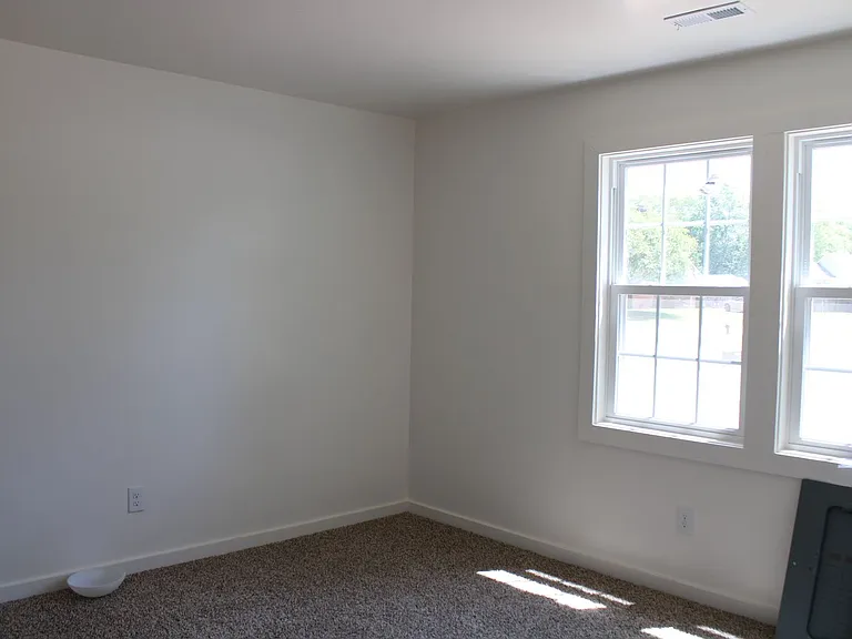 2827 Lancaster Dr — Photo 7