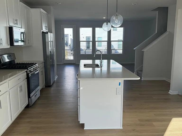 1412 Blanche St — Photo 4