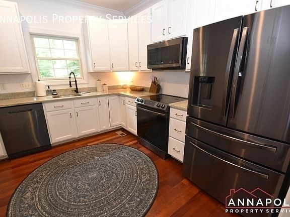 2nd image of 3294 Stepney St