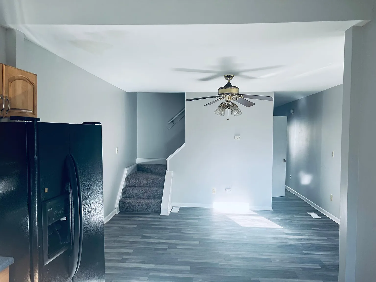 3 bed, 950 sqft, $1,025 — Photo 2