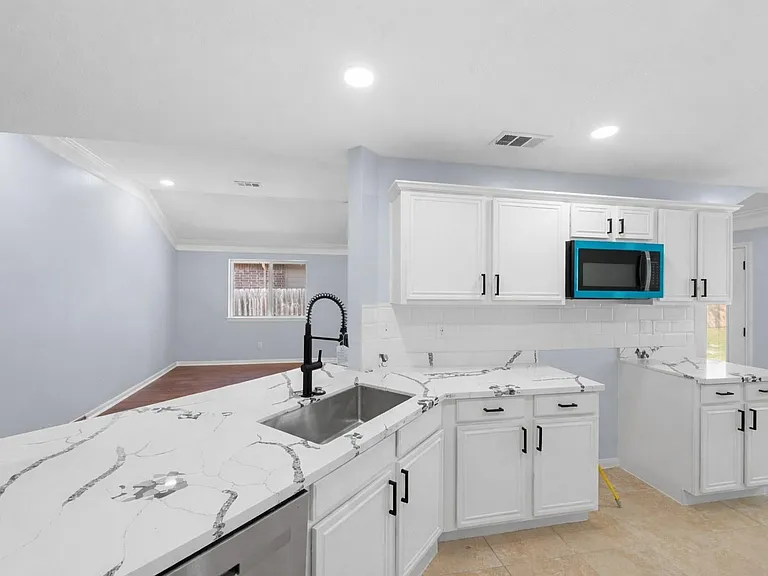 3910 Crystal Pass Ct — Photo 3