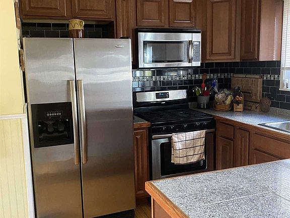 3rd image of 14 Sunny Brook Cir