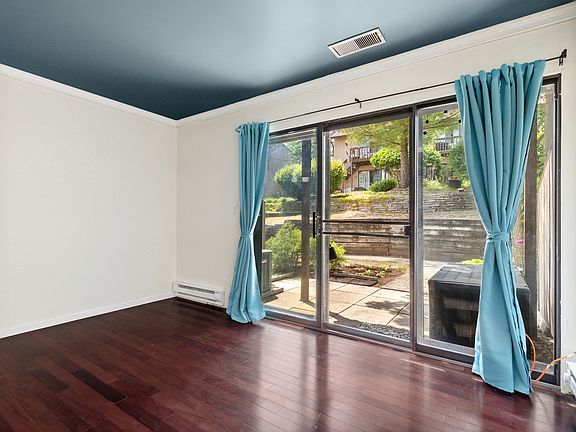 3rd image of 24 Jamaica Colony APT 5