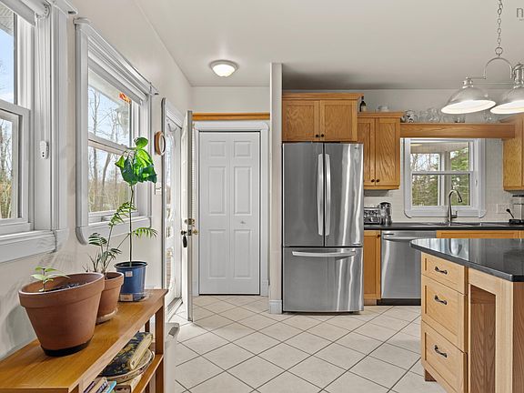 4th image of 169 Leonard Dr