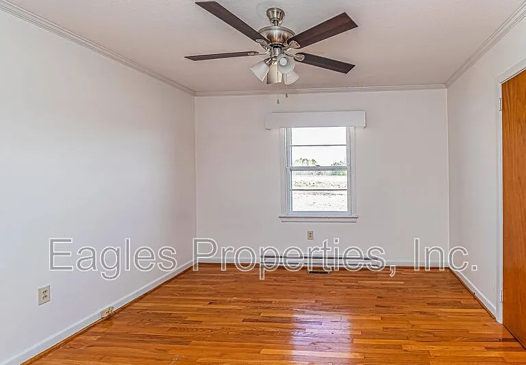 1614 US Highway 70 W — Photo 18