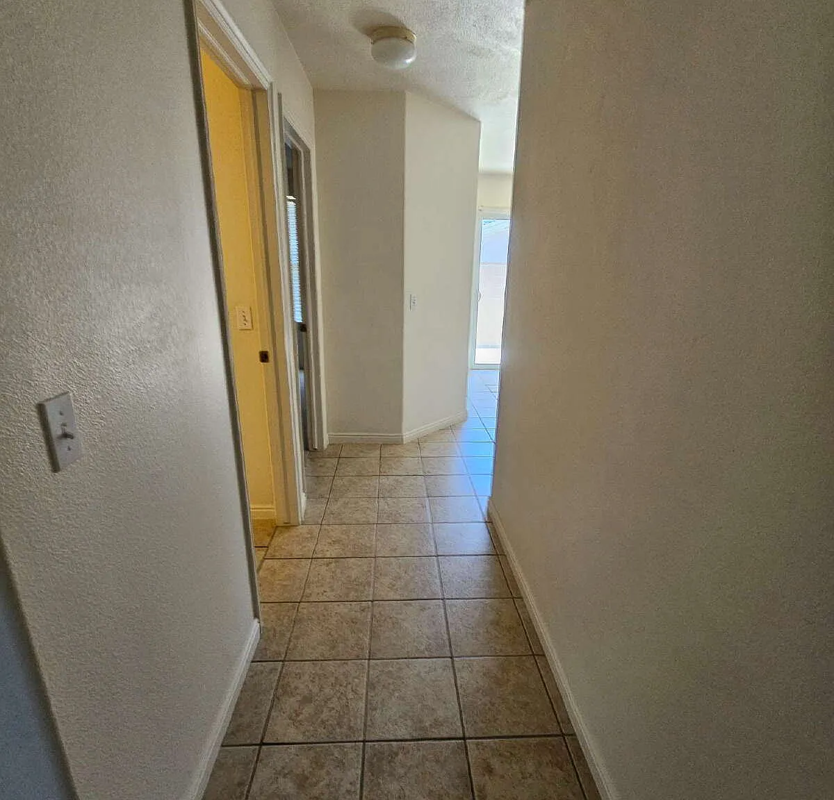 1 bed, 1.0 bath, 800 sqft, $1,200 — Photo 3