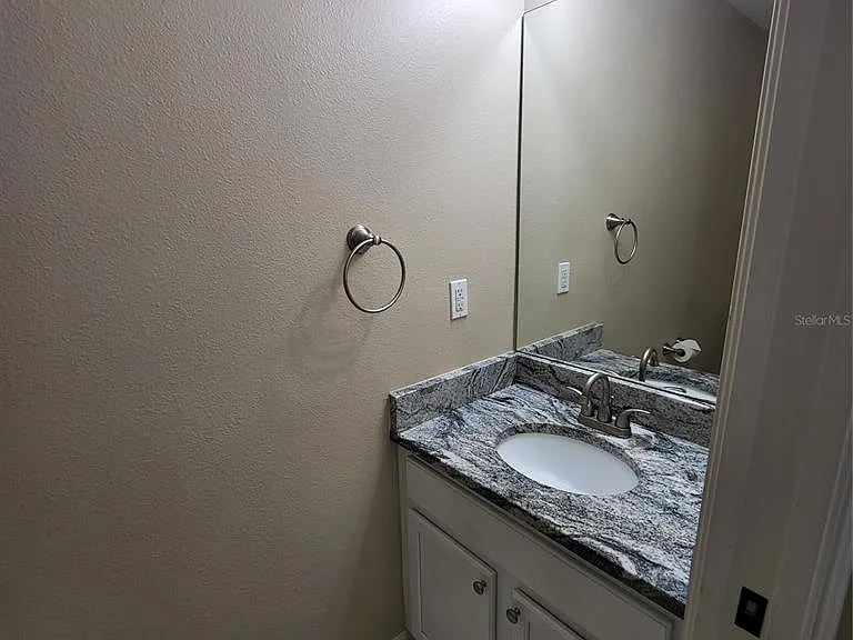 25903 Bloomsbury Ct — Photo 31