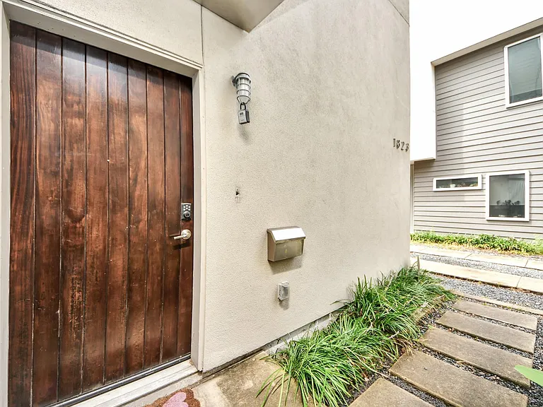 1823 Southmore Blvd — Photo 6
