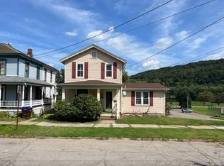 904 Elk St, Franklin, PA 16323