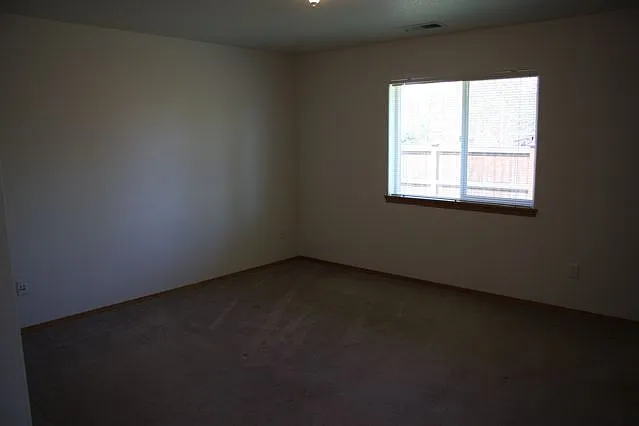 1753 NW Woodland Dr — Photo 11