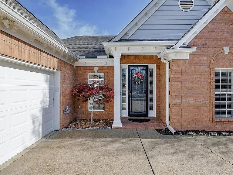980 Nesting Wood Cir E — Photo 2