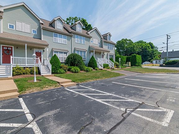 3rd image of 646 Bedford St APT B3