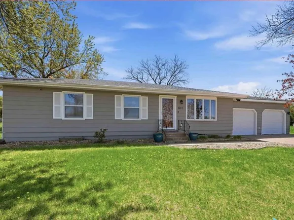 1109 4th St, Garretson, SD 57030