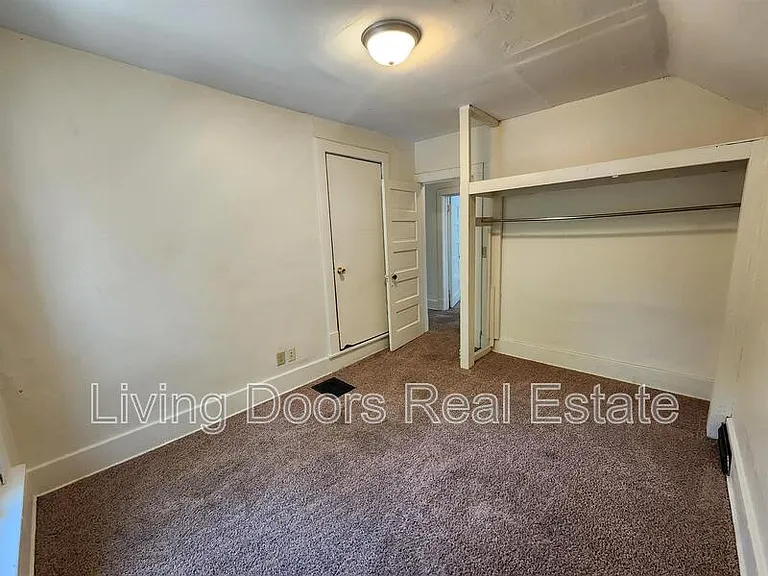 836 N 29th St — Photo 15