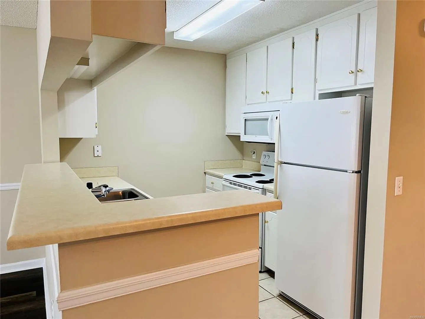 116 N Springview — Photo 2