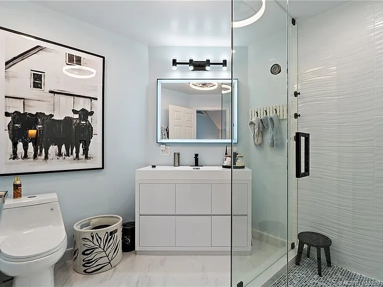 310 SE Denver Ave #2 — Photo 43