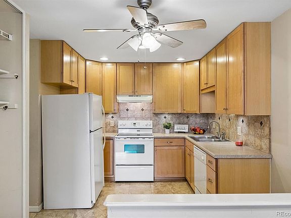 4th image of 650 S Clinton Street #2D