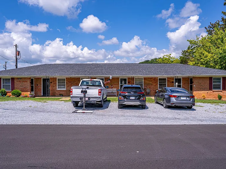 1300 Lola Ave — Photo 5