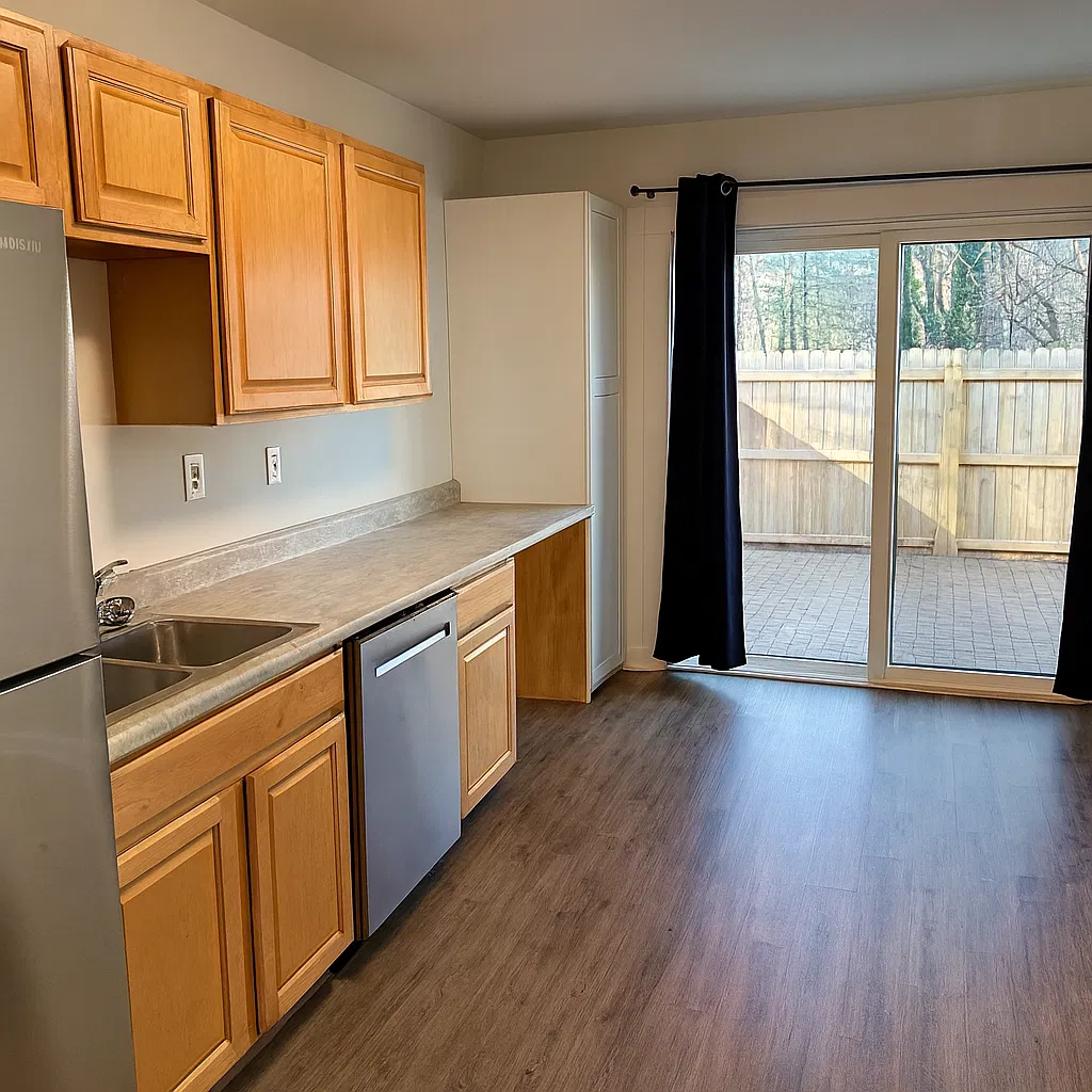 3 bed, 1280 sqft, $2,200 — Photo 2