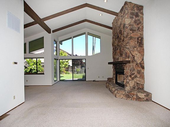 3rd image of 751 Shoreside Dr