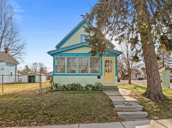 208 Sidney St W, Saint Paul, MN 55107