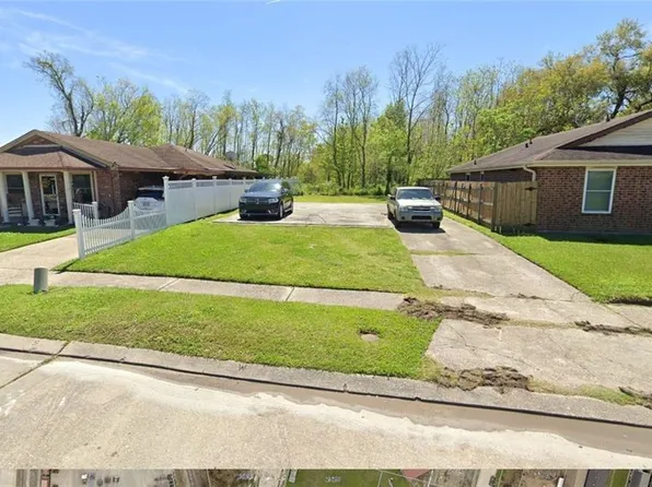 7600 Stonewood St, New Orleans, LA 70128